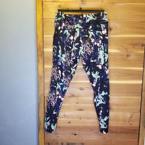 R.A.G Plus Abstract Leggings (size 1X) - Picture 2 of 3